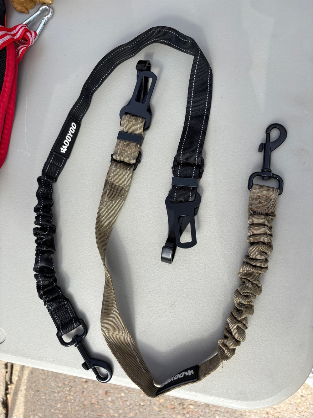Two Bungee Dog Car Clips - Black & Tan